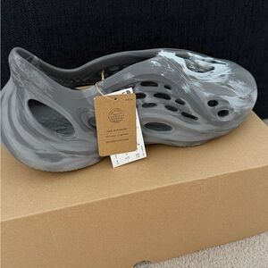 Adidas YEEZY Foam Runner